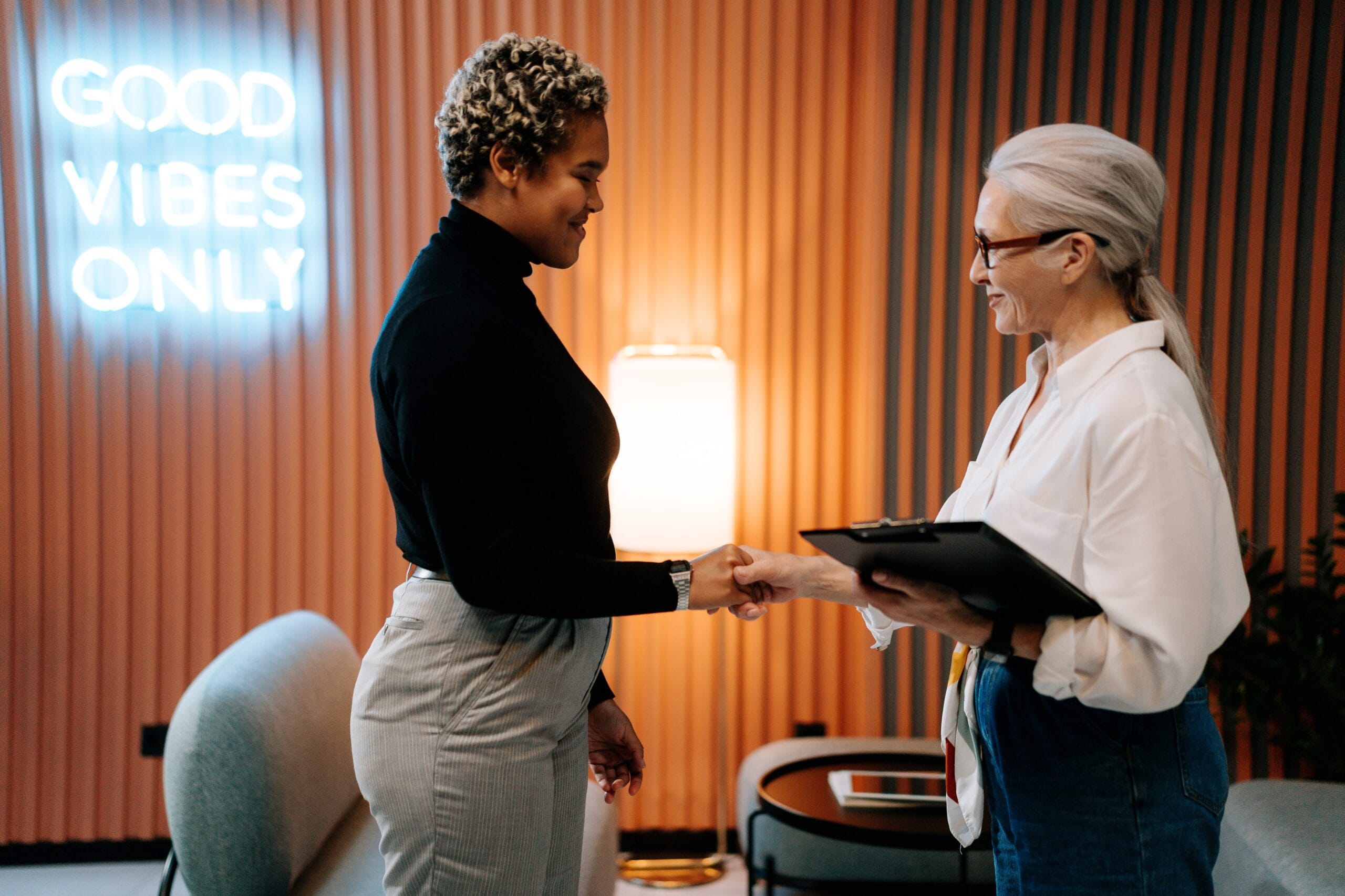 How to Hire a Therapist for Your Private Practice: Do’s and Don’ts